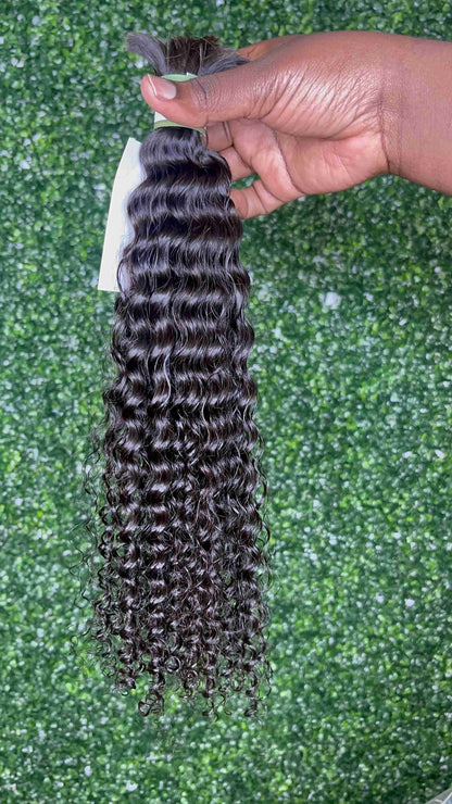 Deep Curls human hair bulk for braids styling.